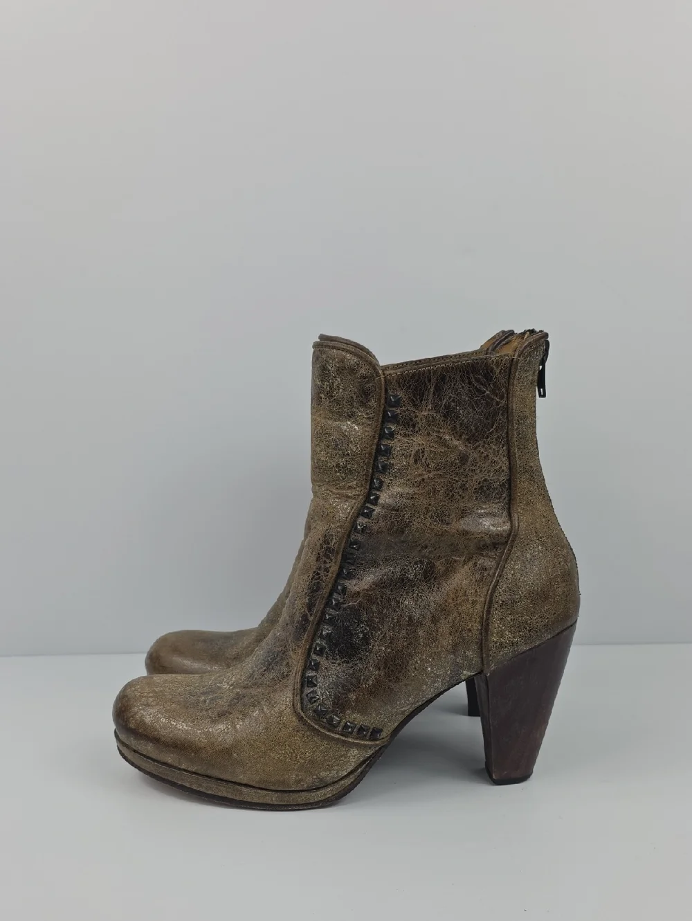 Calleen Cordero distressed Brown Studded Leather Women's‎ Ankle Boots Size 8.5